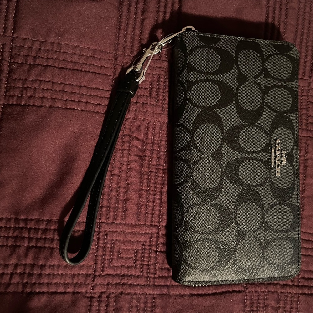 NWOT Coach Wristlet - Picture 1 of 3